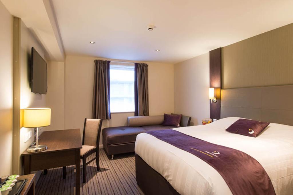 Premier Inn York North 3*