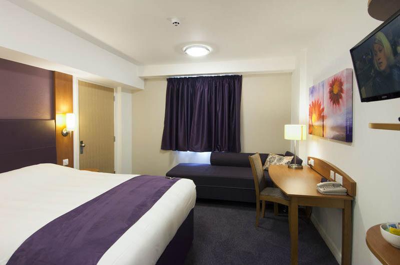 Premier Inn York North 3*